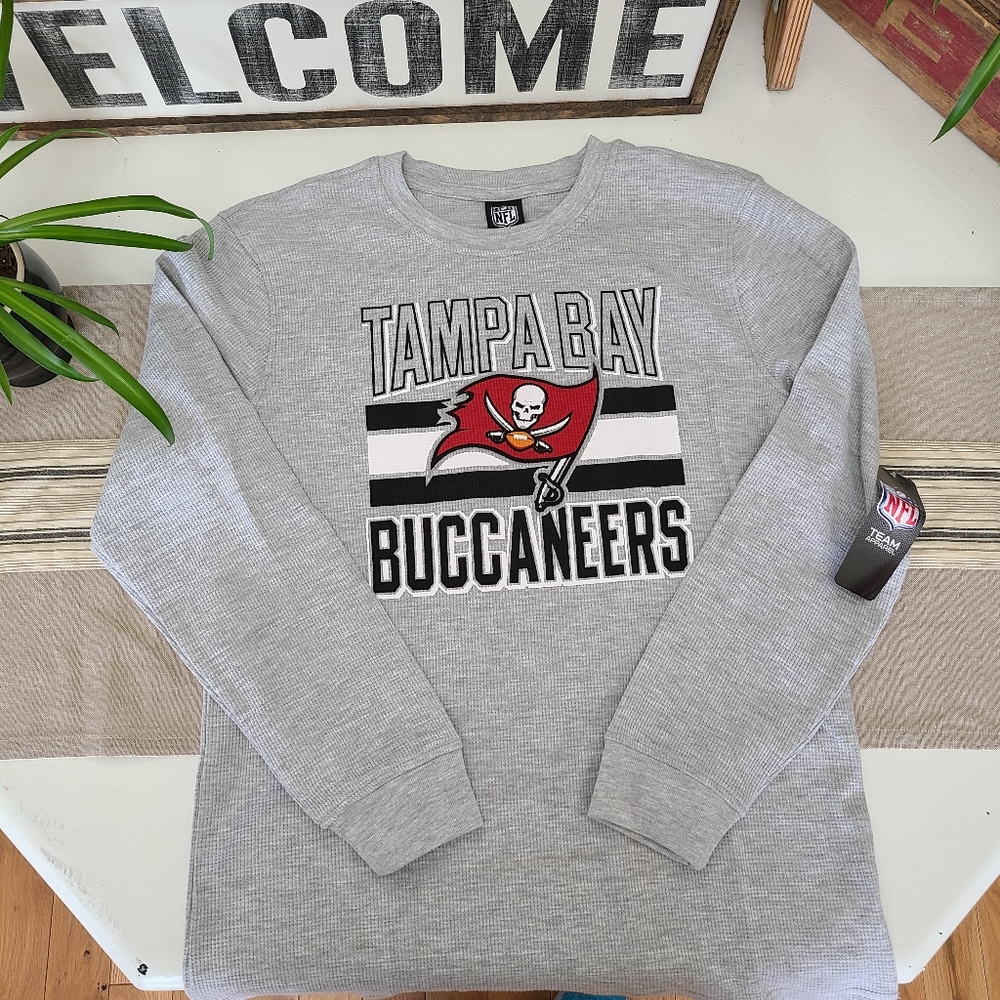 NFL Tampa Bay Buccaneers Long Sleeve Shirt Boys Size 18-20 (XL) - Picture 1 of 5